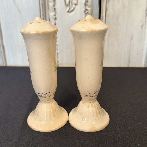 Vintage Victorian Romantic Floral Ceramic Salt and Pepper Shakers - Picture 3 of 5
